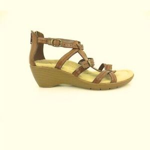 Earth Spirit woman’s brown Kelly 2 sandals size 7.5